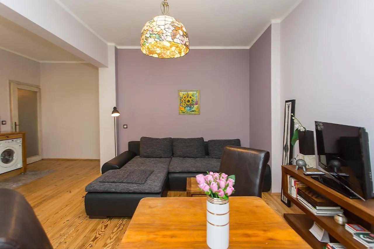 Colorful 2Bdr Apartment In The City Center Sofia